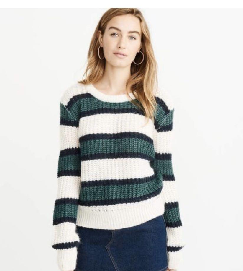 Lofty puff top sleeve crew sweater