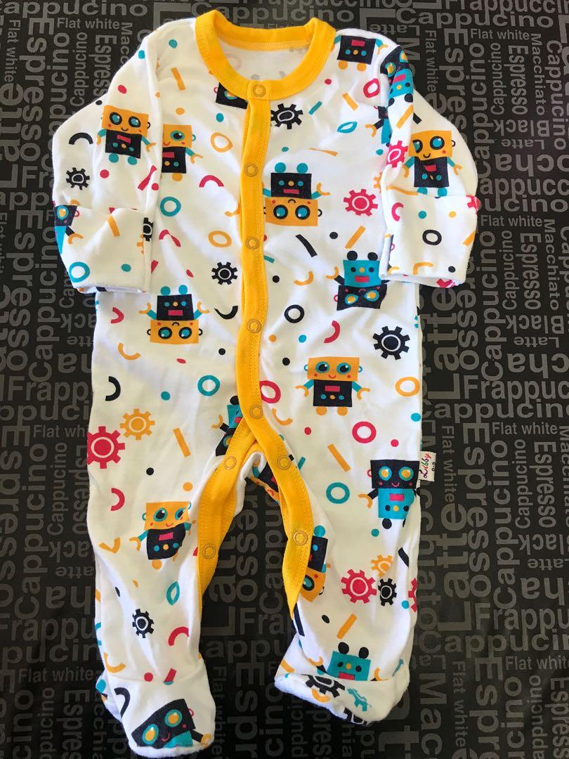 sleepsuits with scratch mitts