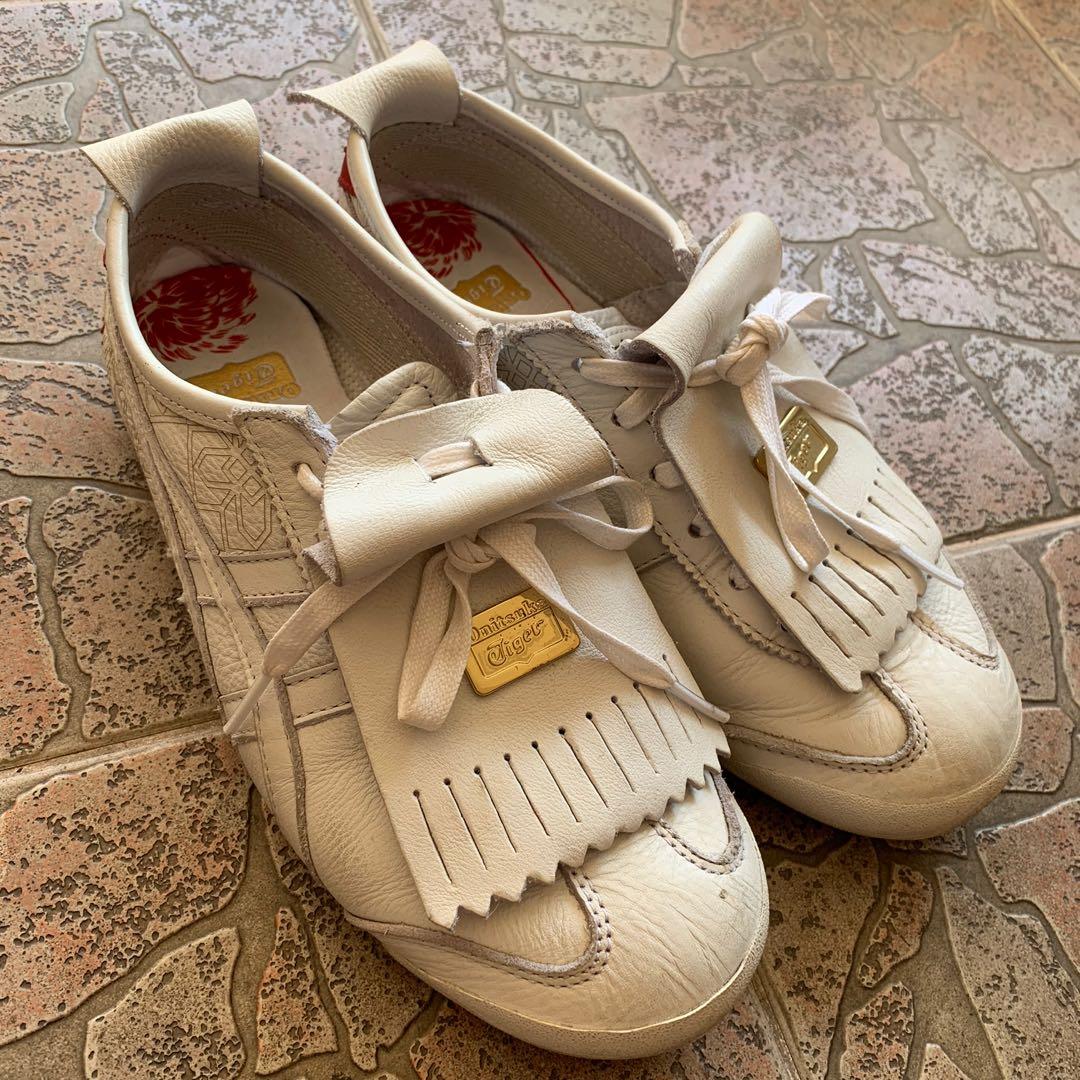 ONITSUKA TIGER ladies CNY LIMITED ED size 23cm (Category: Sneakers) located in Singapore. Submitted by snoopaholic (Listing ID 277794017, Image 3). Description: Used but in great condition. Super comfy. No box..