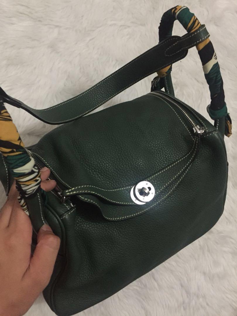 💕REPRICED RUSH SALE Authentic LINDY 26” (Category: Luxury Bags & Wallets) located in Pasig City. Submitted by toothless.project (Listing ID 256950062, Image 2). Description: Super seldomly used. Excellent condition. RFS: NEED ASAP FUNDS FOR AN HANGING CONTRUCTION PROJECT. Please do help me. Thank you Original Dust bag not included. Note: BAG HAS NO AUTHENTICITY CARD and Wasn’t authenticated coz it was only given to me. Selling this at this price