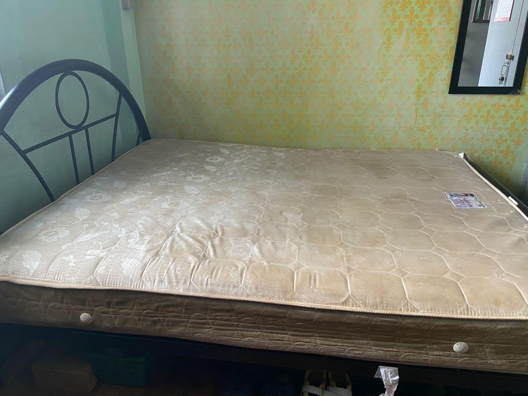 Sheratone queen spring mattress with bed frame (Category: Bed Frames & Mattresses) located in Mandaluyong City. Submitted by ecemark (Listing ID 277801111, Image 3). Description: Sheratone bed spring mattress including bed frame for sale. Need to pick up at home. Mandaluyong area. Negotiable.. message is the key..