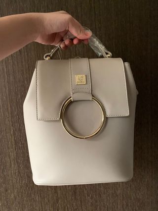 由 yolly.shop (刊登 ID 263211465，圖片 1) 提交，位於 的 (類別：)，說明：。