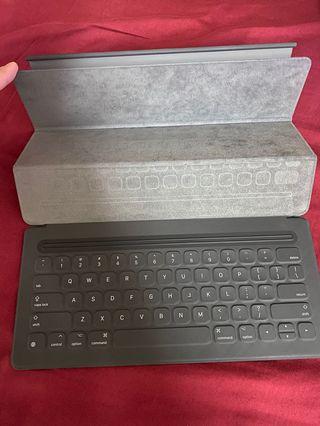 IPad Pro 12.9 gen1/2 Smart Keyboard(Almost New)