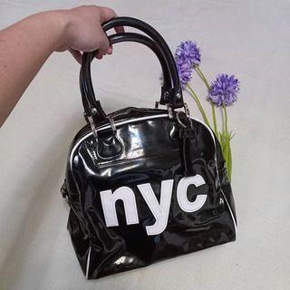 Trumpette Schleppbag NYC black patent PVC handbag/activity bag