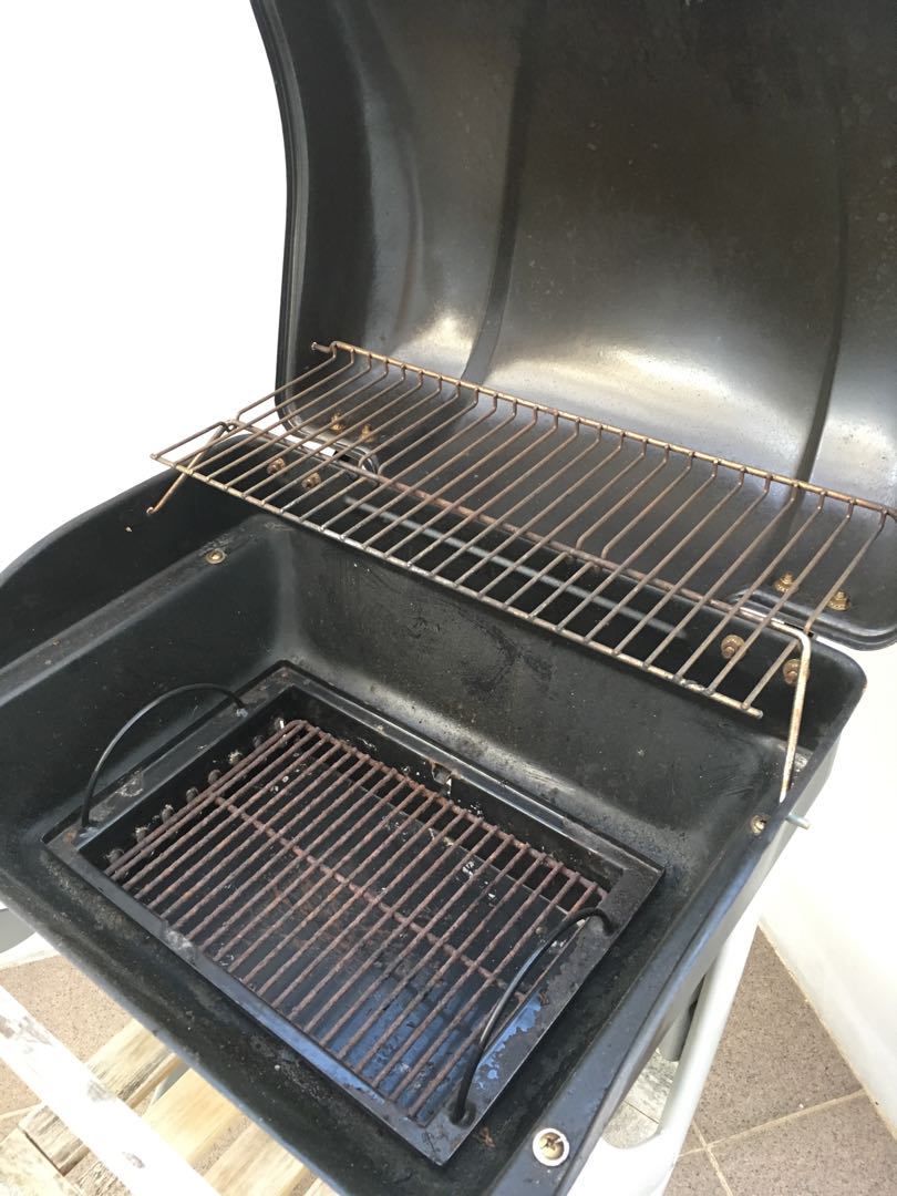 Charcoal BBQ grill Outback Omega 100, TV & Home Appliances, Kitchen