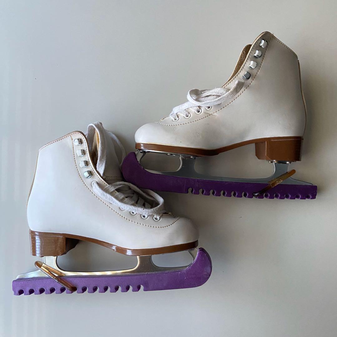 Ice skating shoes price 2025