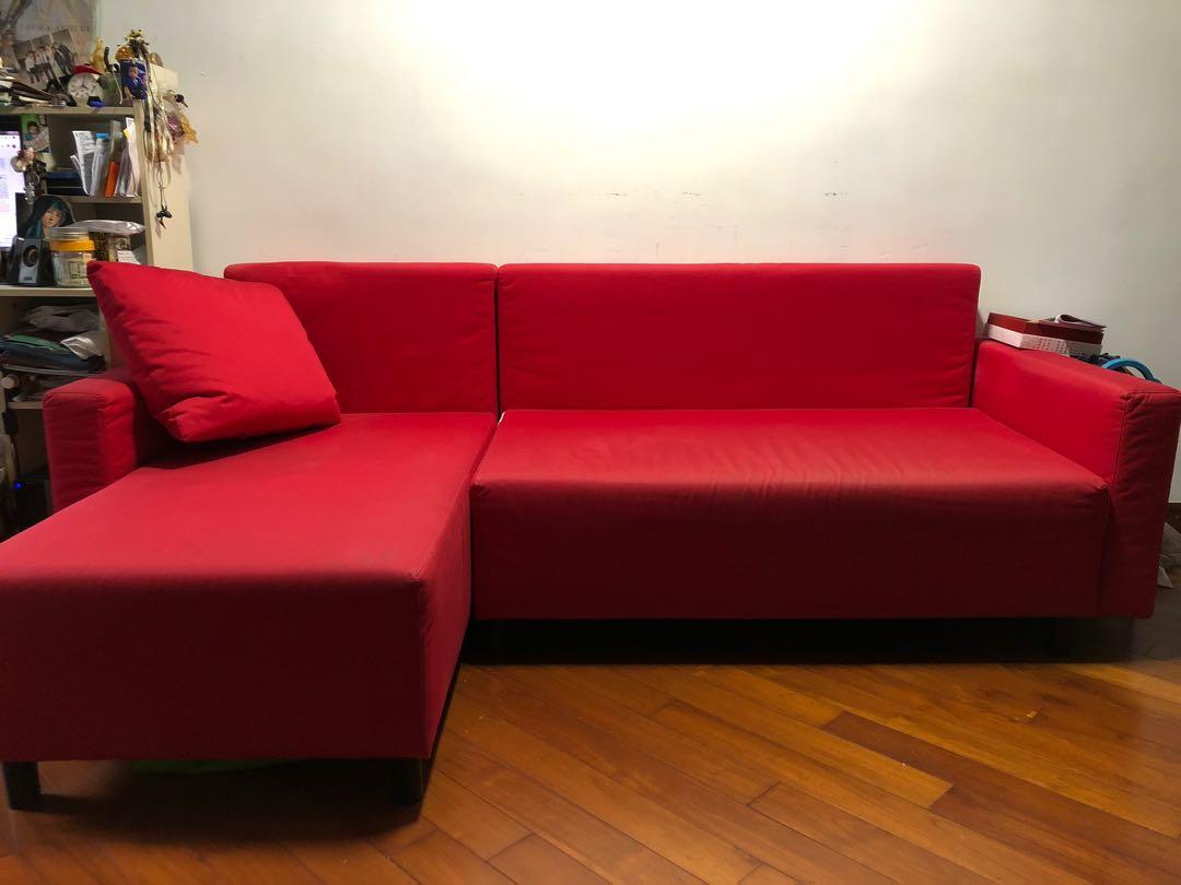 IKEA red sofa bed, 傢俬＆家居, 傢俬, 床架及床褥 Carousell