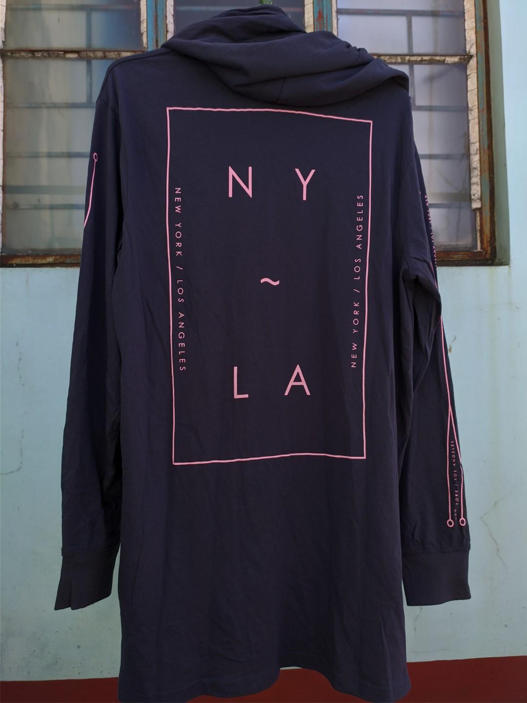 Longsleeve shirt with hood (Category: Tshirts & Polo Shirts ) located in Manila. Submitted by cris.evan95 (Listing ID 277965566, Image 2). Description: Fits small to medium frame. Used less than 5x..