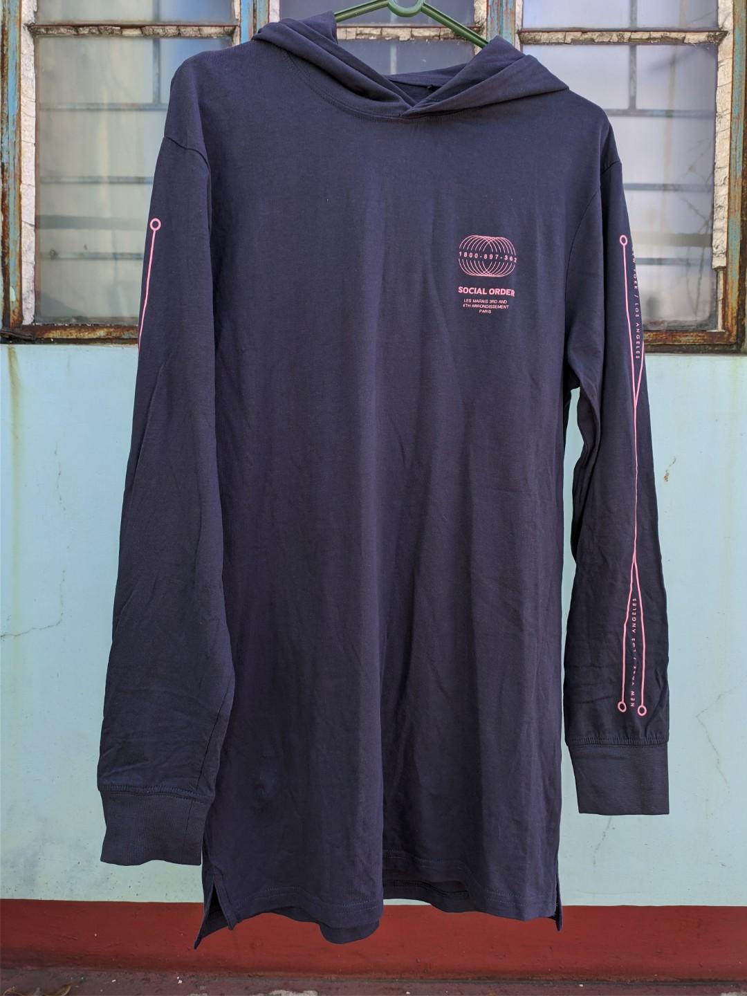 Longsleeve shirt with hood (Category: Tshirts & Polo Shirts ) located in Manila. Submitted by cris.evan95 (Listing ID 277965566, Image 1). Description: Fits small to medium frame. Used less than 5x..