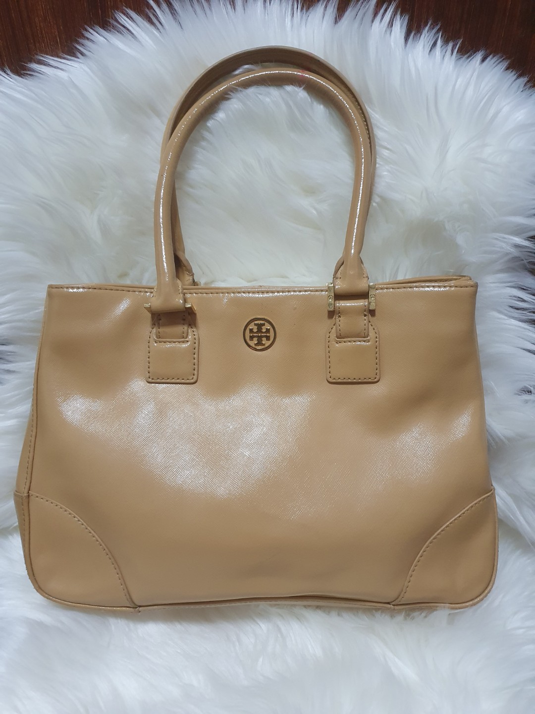 SALE!!Original Preloved Tory Burch East West Robinson Tote Bag, Luxury, Bags  & Wallets on Carousell