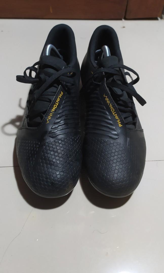 Sepatu Bola Nike Phantom Venom Academy Fg Black Gold Depok Olah Raga Baju Olahraga Di Carousell