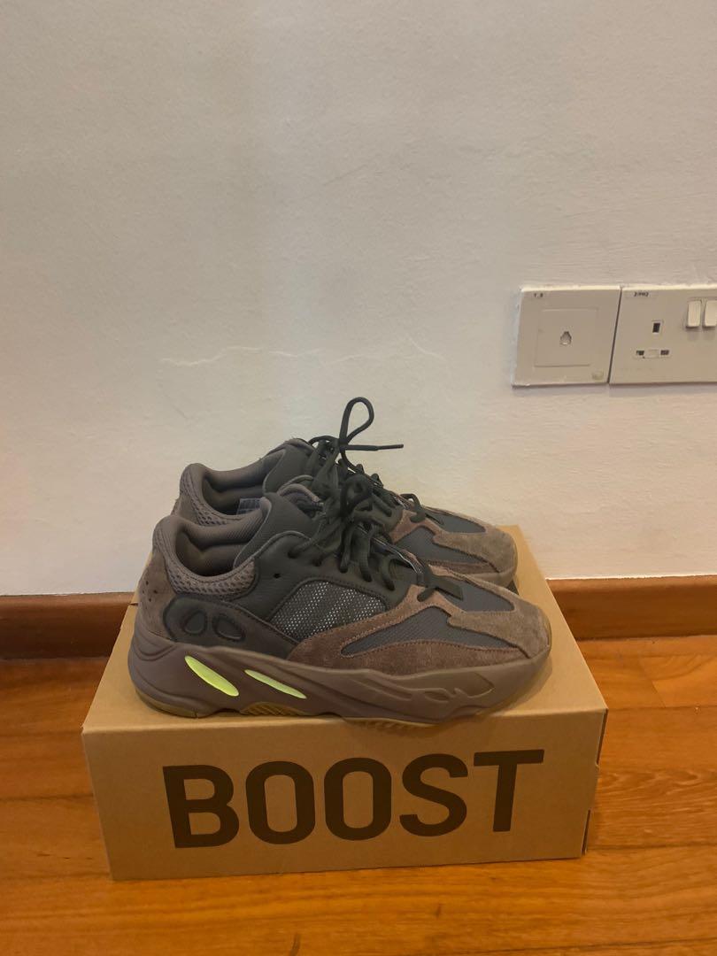 Yeezy 700 2024 mauve resell price