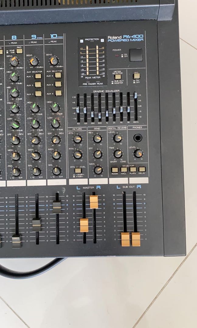 10-channels ROLAND PA400 powered mixer, Audio, Other Audio ...