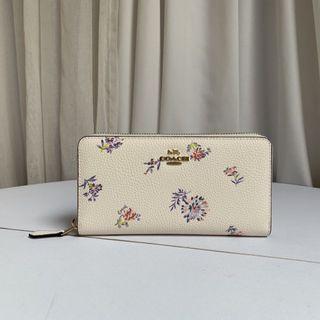 COACH 69832 新款女士拉鏈長夾 內置12個卡位 花卉點綴 清新風格 附購證