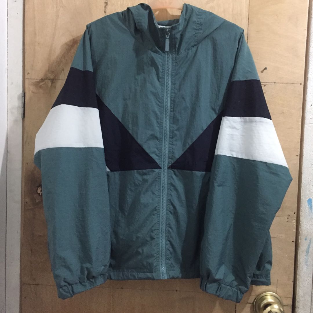 GU windbreaker, Men's Fashion, Tops & Sets, Hoodies on Carousell