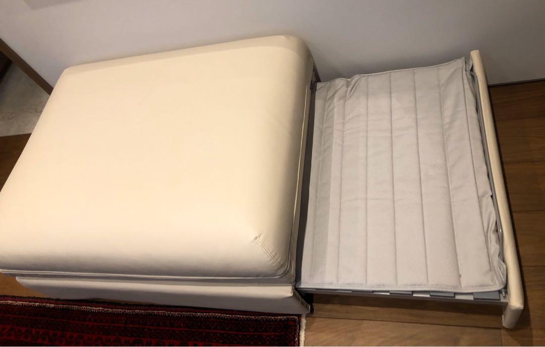 Ikea Vallentuna faux white leather single sofa bed, 傢俬＆家居, 傢俬 Carousell