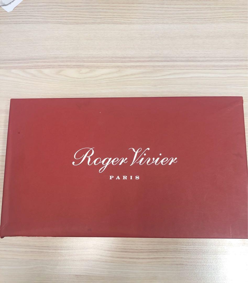 roger vivier comma heel