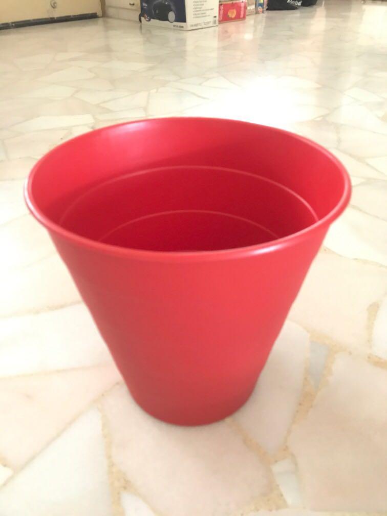Bin (Category: Waste Bins & Bags) located in Singapore. Submitted by yongga (Listing ID 278209203, Image 2). Description: A versatile bin that can be used as either a trashbin or laundry basket or even a flower pot. .