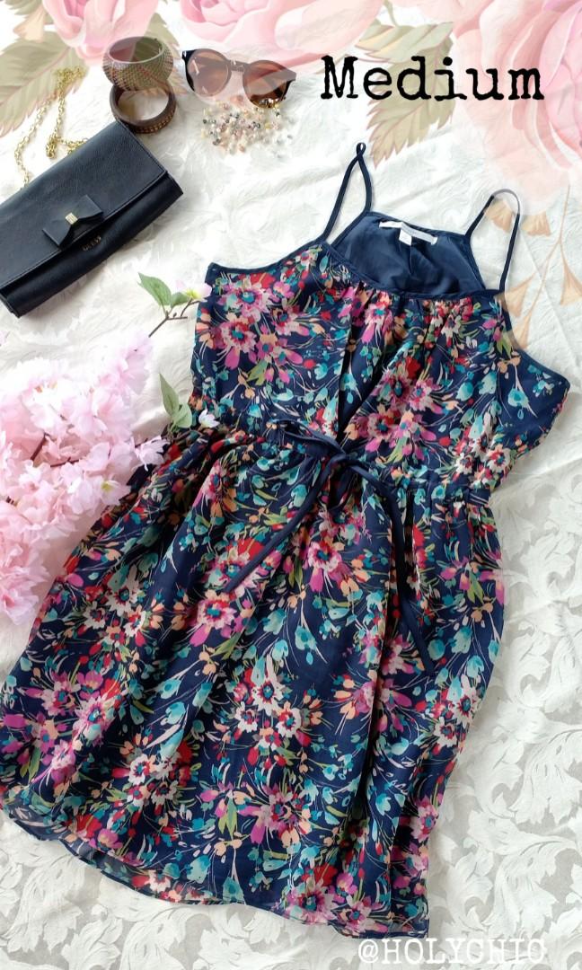 Women| Dress (Category: Dresses) located in Cainta. Submitted by preamato82 (Listing ID 278251827, Image 1). Description: ⏩10/10 condition never been worn ⏩Printed/ Navy Blue refer to photo ⏩Size: medium-large, below d' knee 📸Photo maybe different in actual due to lightning 📲For inquiries message is d'key 💰BDO payment 🛵Courier paid by d'buyer Happy Shopping...🥰🛒.