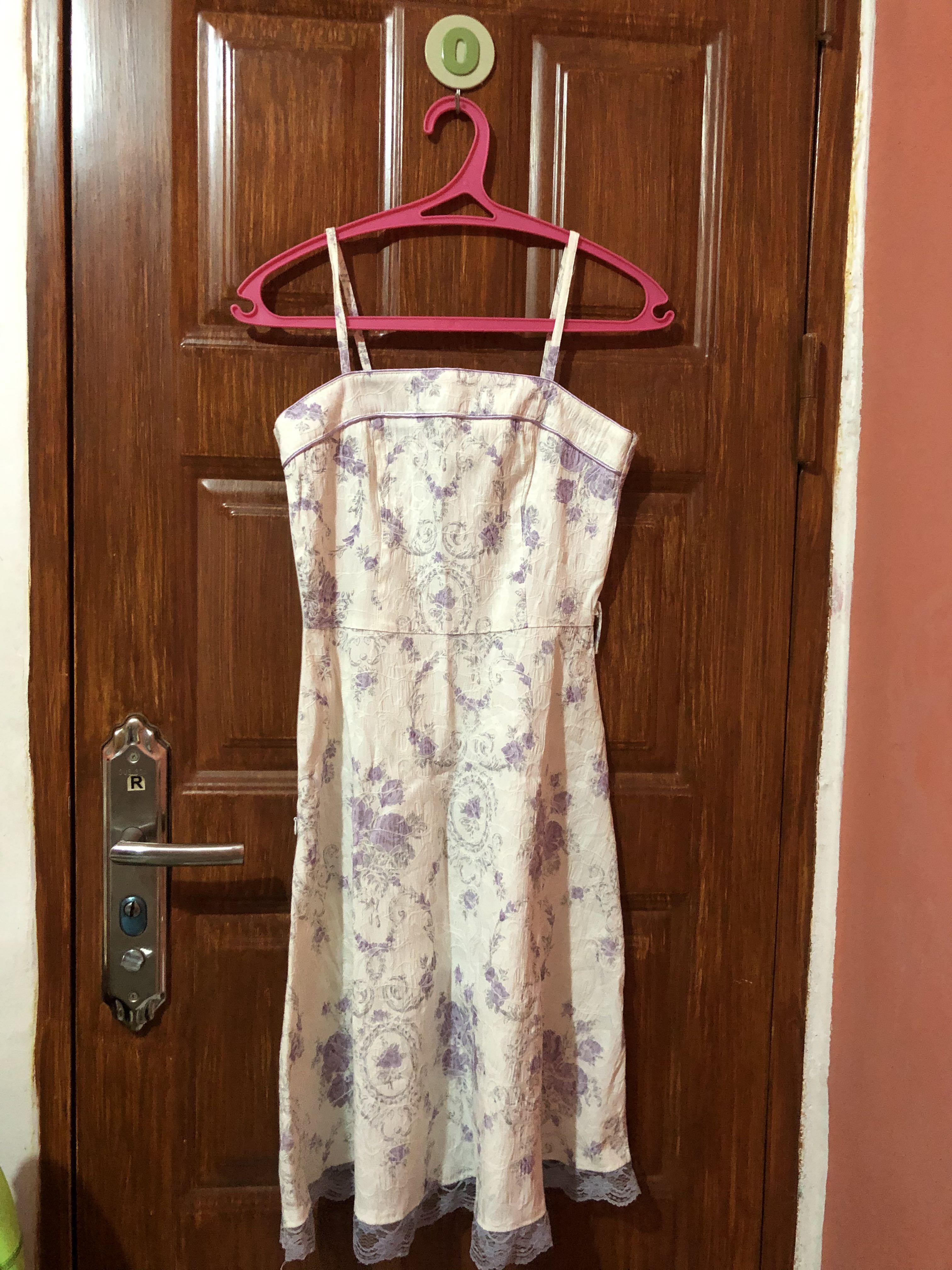 Dainty Girly Dress (Category: Dresses) located in Pasay City. Submitted by mrryxcy (Listing ID 278436772, Image 1). Description: This dainty girly dress is just the right dress when taking a stroll in the park or at the mall. Perfect for summer 🌸🌼 Shipping fee c/o buyer +150 (courier: LBC only).