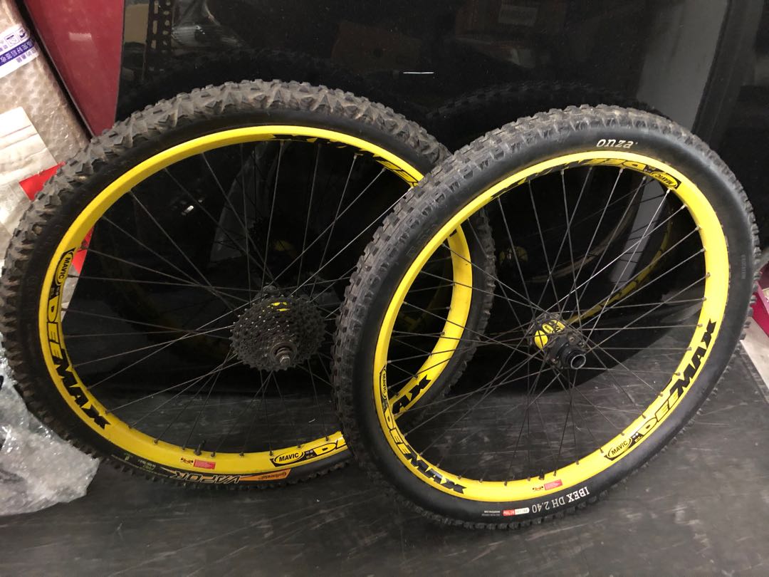Mavic Deemax first gen 26 inch wheelset