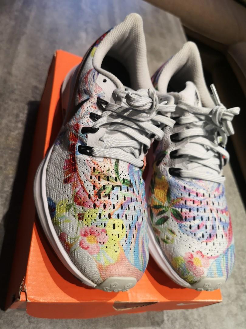 Nike women floral print pengasus 36 running shoe