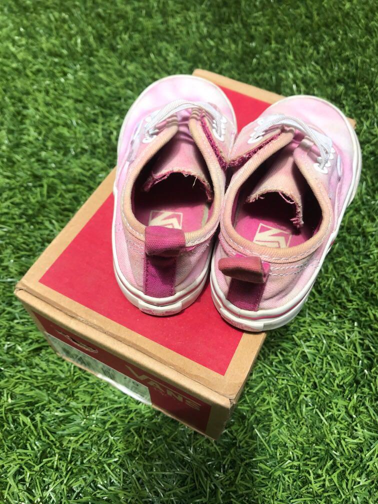Vans authentic store v lace