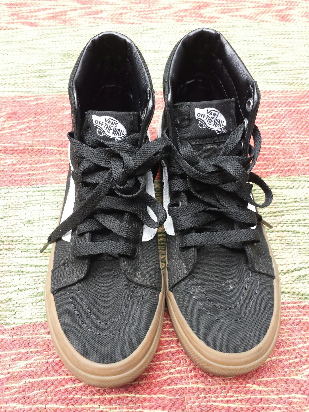 black vans size 4