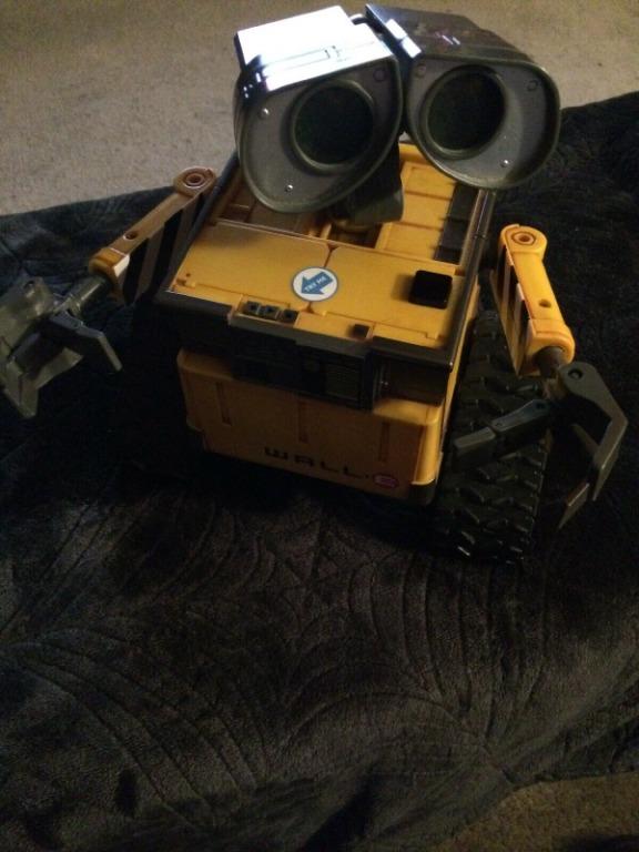 Wall-E Robot (Category: Interactive Toys) located in Baguio. Submitted by shellcollector (Listing ID 278441493, Image 2). Description: Wall-E Robot by Disney Pixar Movie 10" U-Command Robot Light Up Eyes, Talks Does not walk 10" Battery Operated Thinkway Toys NOTE: Used. Lights up, talks does'nt walk 4000 Pesos Baguio meet up or shipping.