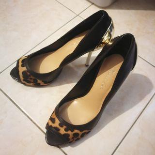 Brand new heels from Charles & Keith (with box)