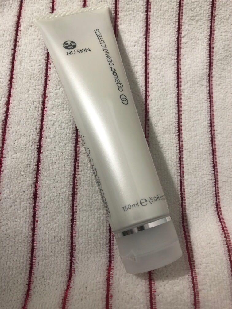 Ageloc dermatic effects (Normal mailing) (Category: Body Care) located in Singapore. Submitted by nu_fastdeal (Listing ID 278582117, Image 1). Description: Expiry date is 06/2021. Total price is $52 and normal fee is included. If keen, please send offer to close this deal. No more negotiation or discounts further. For smartpac options please TOP up $2 more. #nuskin #ageloc #agelocdermaticeffect #dermaticeffects.
