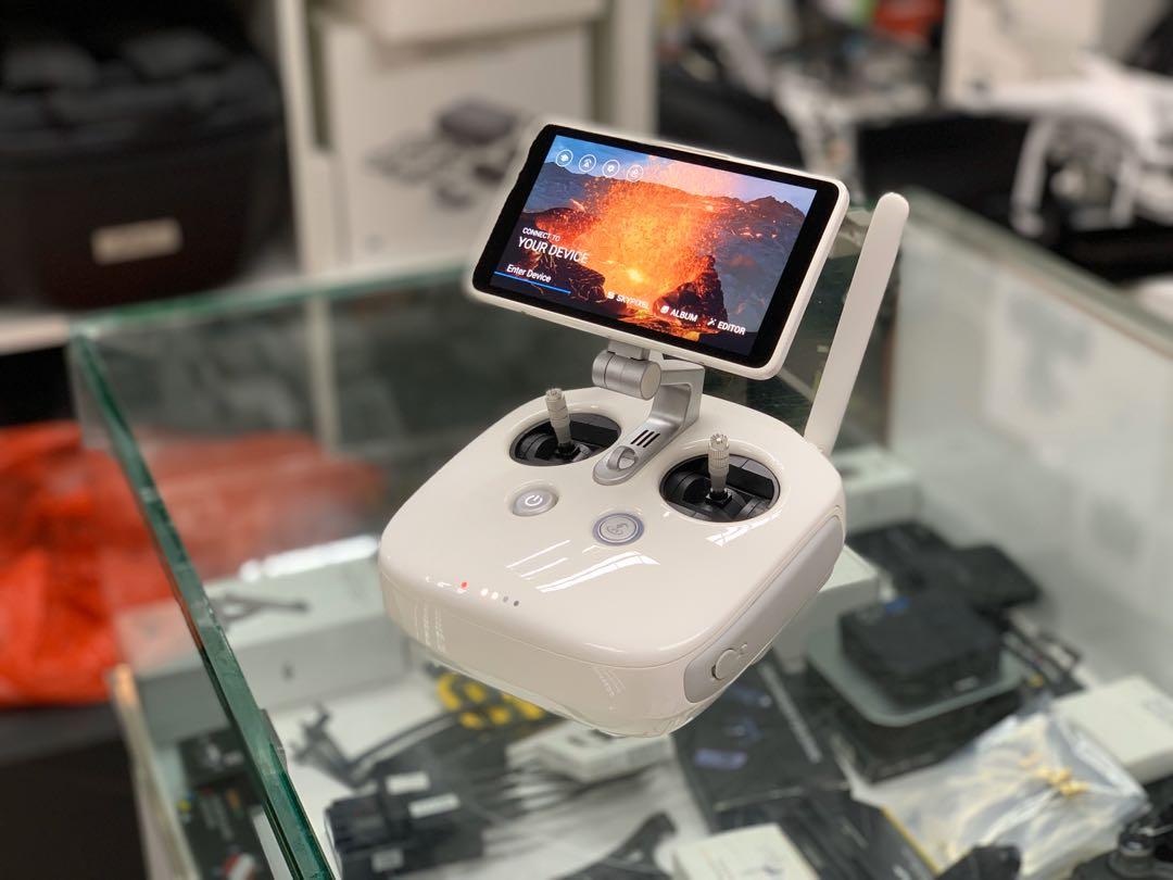Phantom 4 pro controller with shop screen