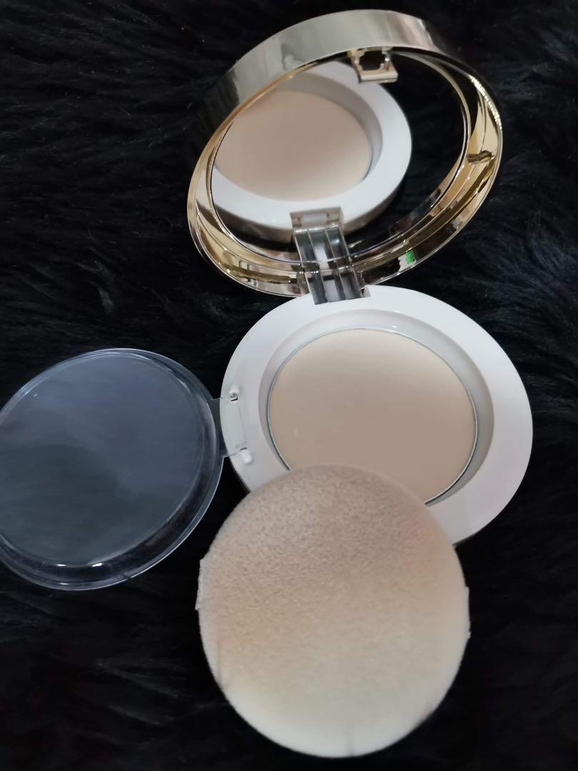 Face Shop Powder Foundation (Category: Makeup) located in Manila. Submitted by lynsantosmarcos (Listing ID 278612836, Image 3). Description: 4times ko lang nagamit after ko maligo...not my skintone and mejo dry skin ako...halos bago pa tlga ksi tinigil ko agad....
