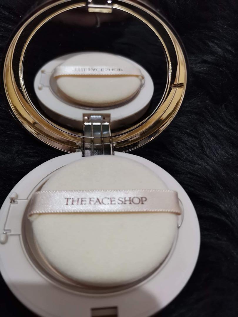 Face Shop Powder Foundation (Category: Makeup) located in Manila. Submitted by lynsantosmarcos (Listing ID 278612836, Image 2). Description: 4times ko lang nagamit after ko maligo...not my skintone and mejo dry skin ako...halos bago pa tlga ksi tinigil ko agad....