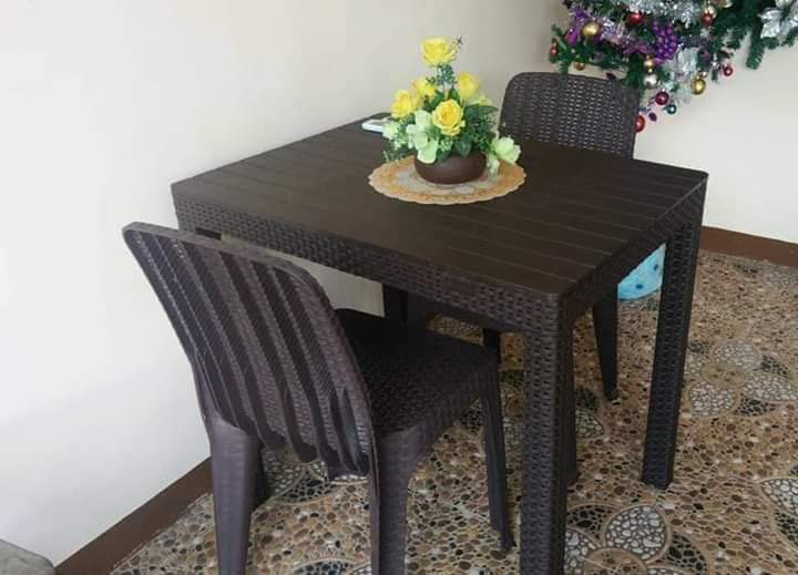 Jolly plastic best sale rattan dining set