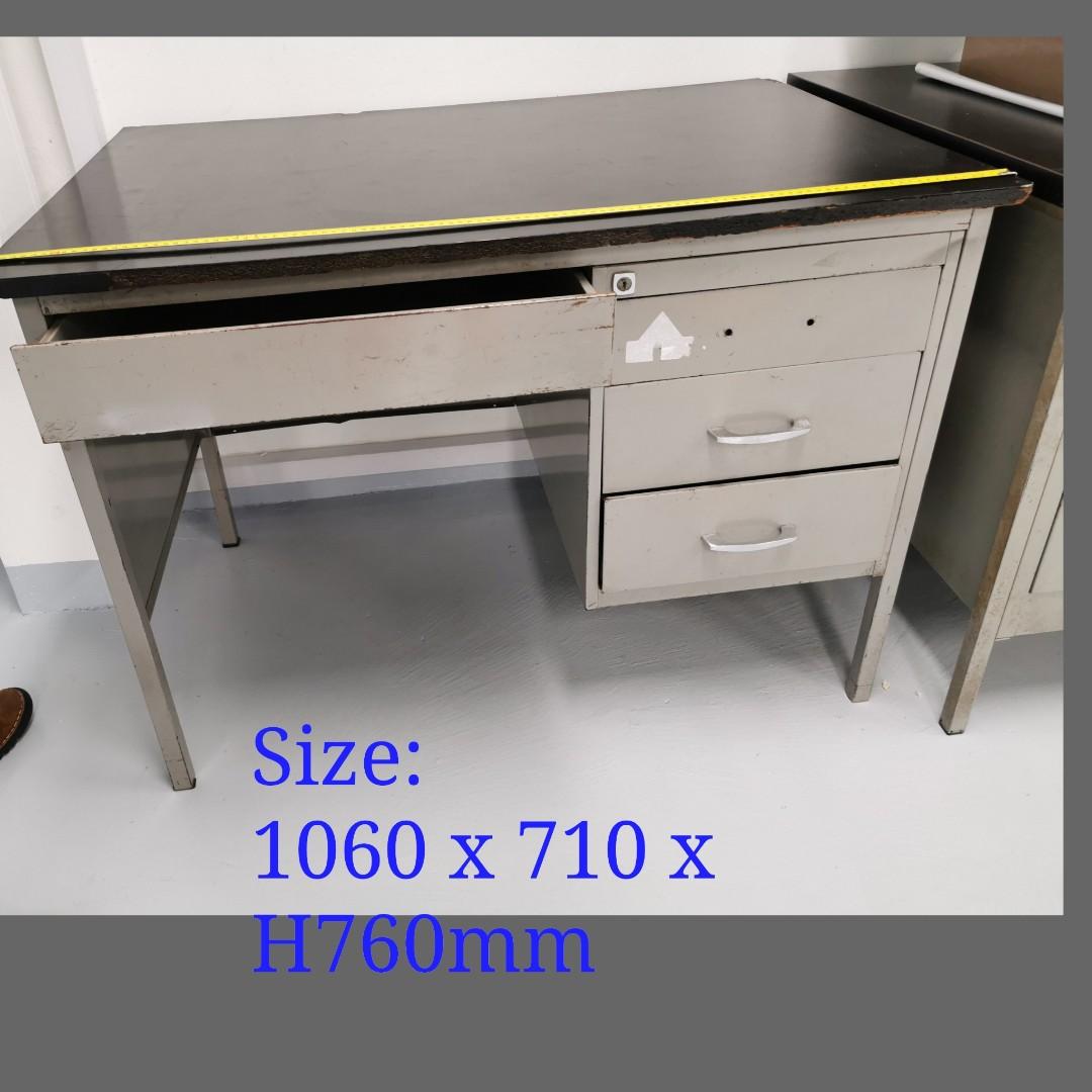 Metal Work Table W 4 Drawers Used Furniture Tables Chairs On Carousell
