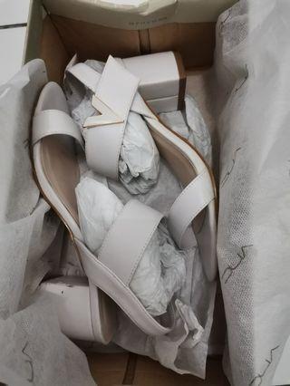 VNC White beige shoes