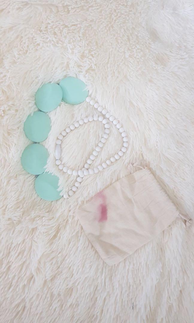 Baby items (Category: Baby Toiletries & Grooming) located in Quezon City. Submitted by hotstuffmanila (Listing ID 278744200, Image 1). Description: 1. Baby necklace teether. Never used, just stored. Flaw: pouch has stain. 2. No spill snack cup. Baby never used it just removed from box. Take all for PhP 350 only. .