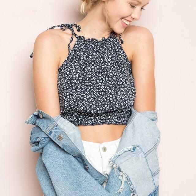 brandy melville mckenna crop top, Women's Fashion, Tops, Other Tops on  Carousell