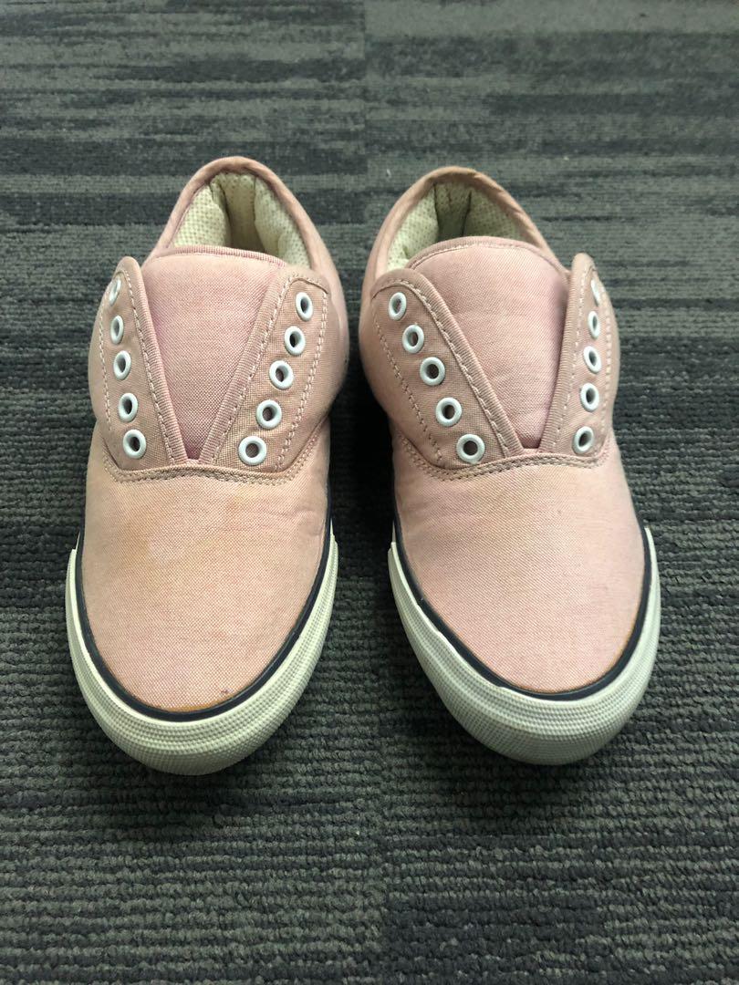 Ganryu Comme des Garcons CDG (Category: Sneakers) located in Manila. Submitted by soyfresh (Listing ID 278702960, Image 1). Description: Very gently used excellent condition Ganryu padded enforced canvas. fits 7-8.