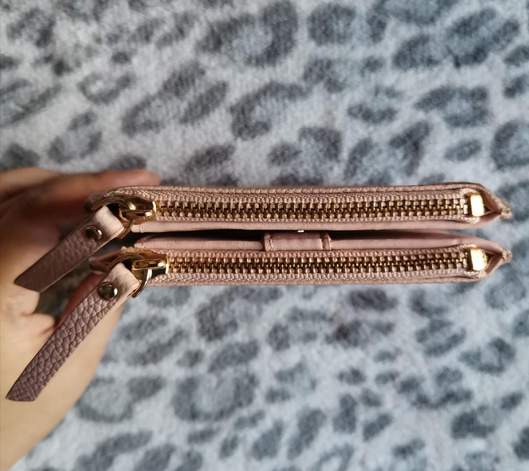 Kate Spade Malea wallet (Category: Wallets & Card holders) located in Paranaque City. Submitted by kgcbien (Listing ID 278846943, Image 3). Description: Kate Spade Malea wallet in warmvellum condition: 7/10 (please see picture for the issues) very good in actual.