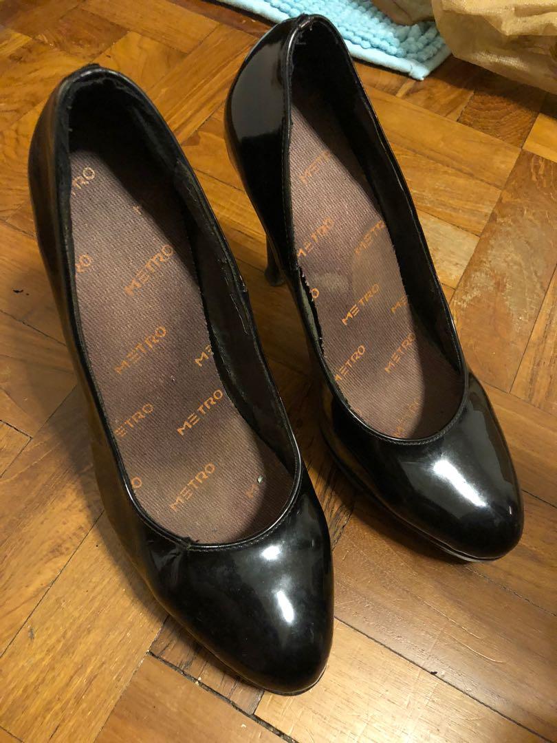 Metro online black heels