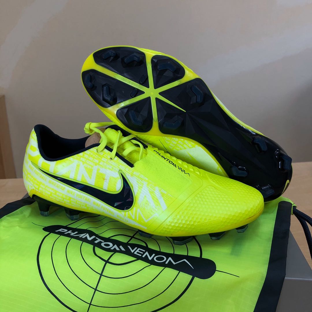Nike phantom venom new lights store