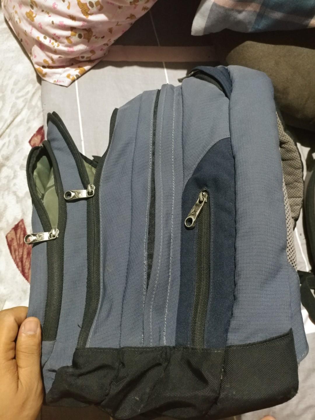 Orig travel jansport backpack (Category: Backpacks) located in Valenzuela. Submitted by macandrei (Listing ID 278835910, Image 3). Description: Original jansport travel backpack have signs of usage sell or swap 09184910005.