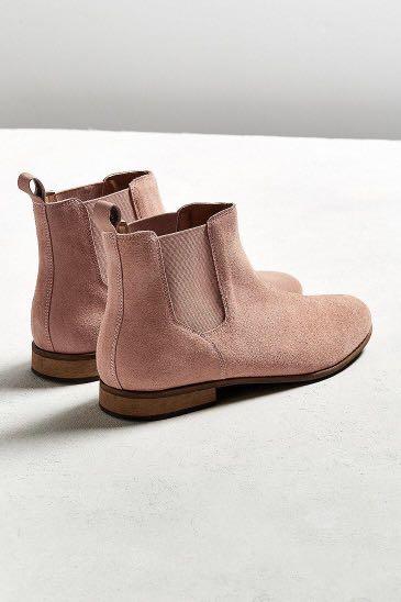 Preloved Urban Outfitters Dusty Pink Suede Chelsea Boots Men s