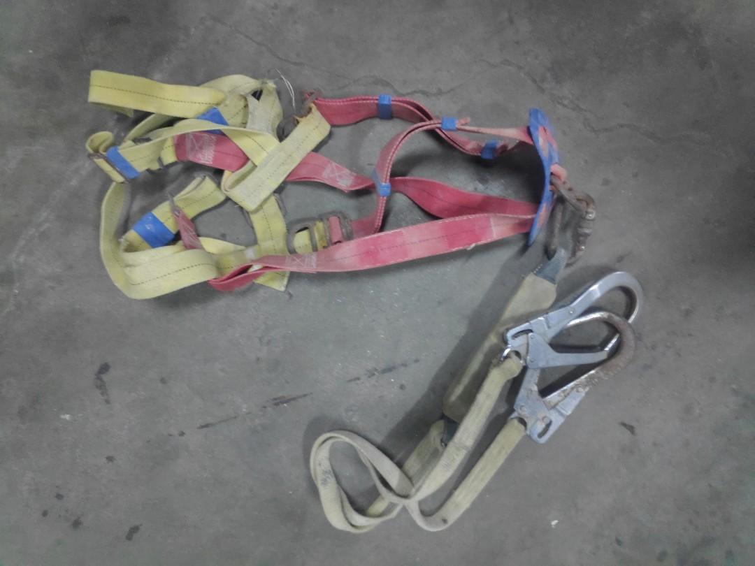Safety Harness (Category: Construction Tools & Equipment) located in Quezon City. Submitted by panda_style (Listing ID 278774246, Image 1). Description: Full body safety harness Heavy duty thick straps high rise use very good condition QC.