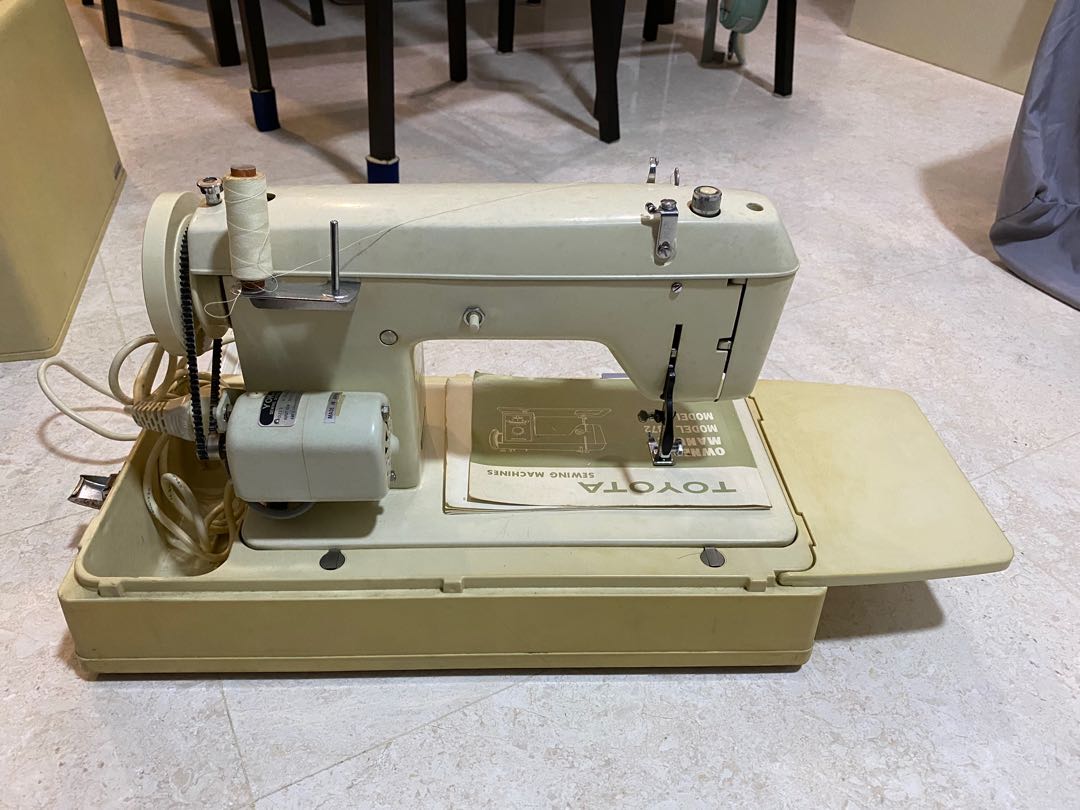 Sewing machine TOYOTA electric, Furniture & Home Living, Home