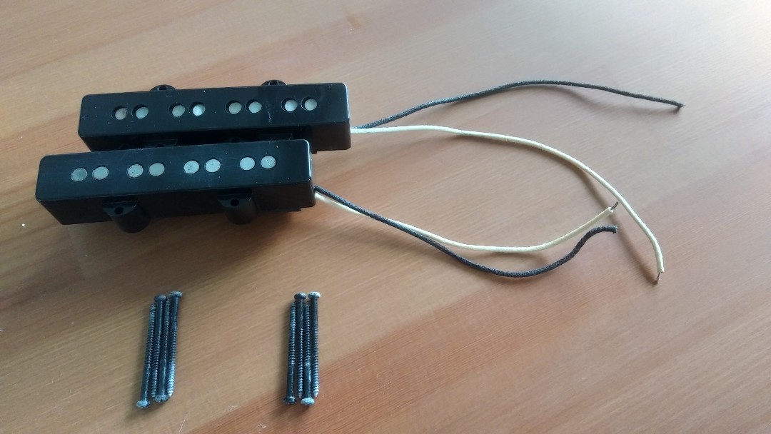 Squier jazz bass outlet pickups