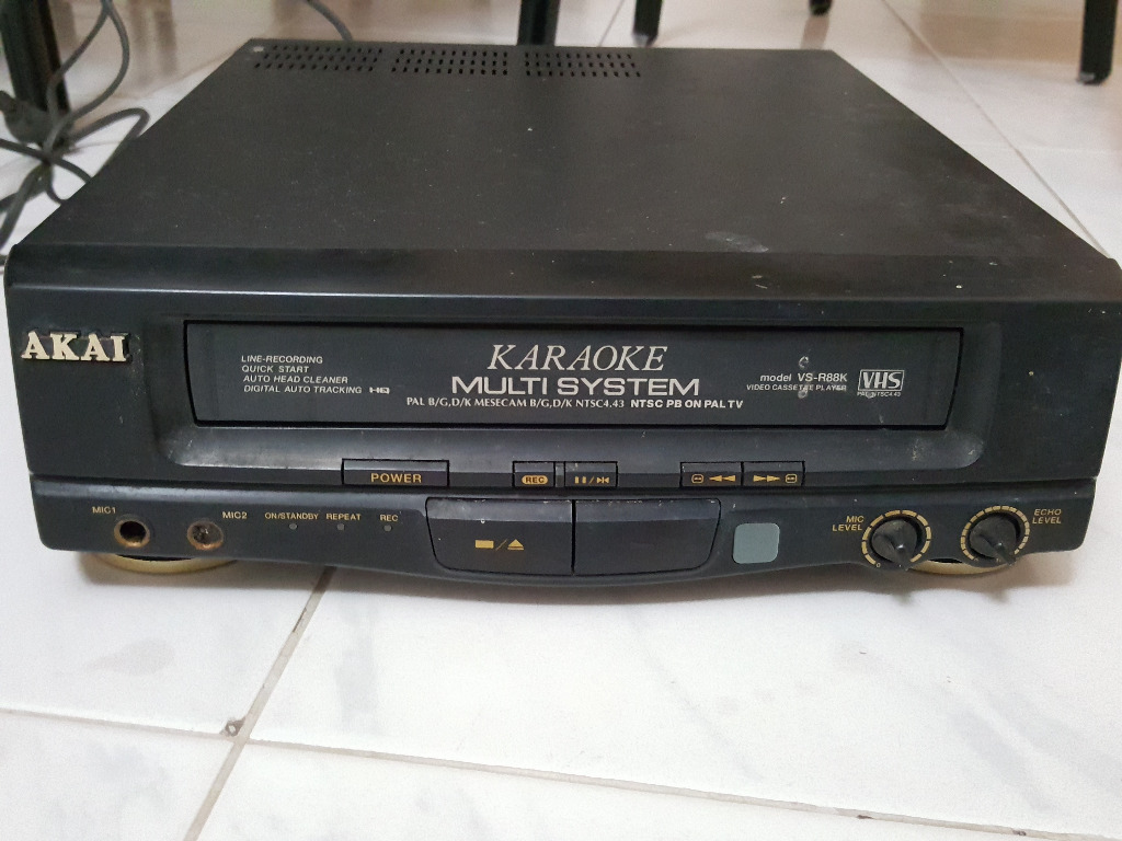 AKAI Electric VCR Video Cassette Tape Player Recorder VHS VSR88K