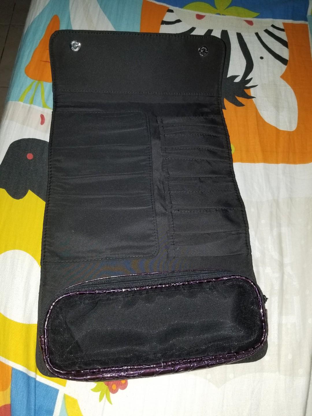 Make up pouch (preloved) (Category: Makeup) located in Manila. Submitted by merryfinds (Listing ID 278970741, Image 2). Description: see photos.